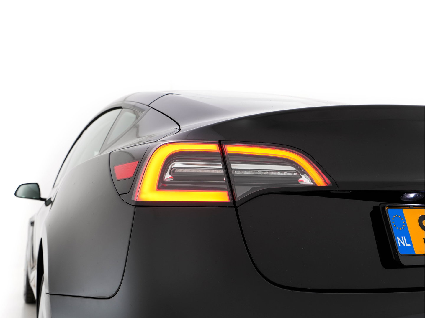 Tesla Model 3 Standard RWD Plus 60 kWh [3-Fase-11kW] {SoH-90%} (INCL-BTW) Aut. *PANO | AUTOPILOT | LEATHER | KEYLESS | FULL-LED | MEMORY-PACK | TOPVIEW | DAB | CARPLAY | DIGI-COCKPIT | LANE-ASSIST | HEATED- COMFORTSEATS | 19"ALU*