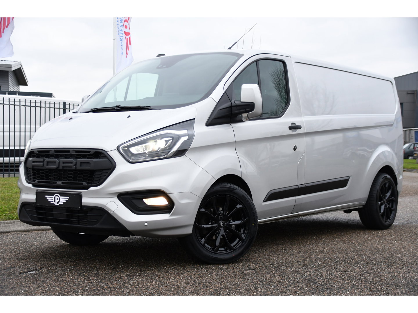 Ford Transit Custom 300 2.0 TDCI L2H1 Raptor Edition Camera, Cruise, Caprlay, Automaat, PDC, Multimedia, Stoelverwarming, Standkachel, Uniek!