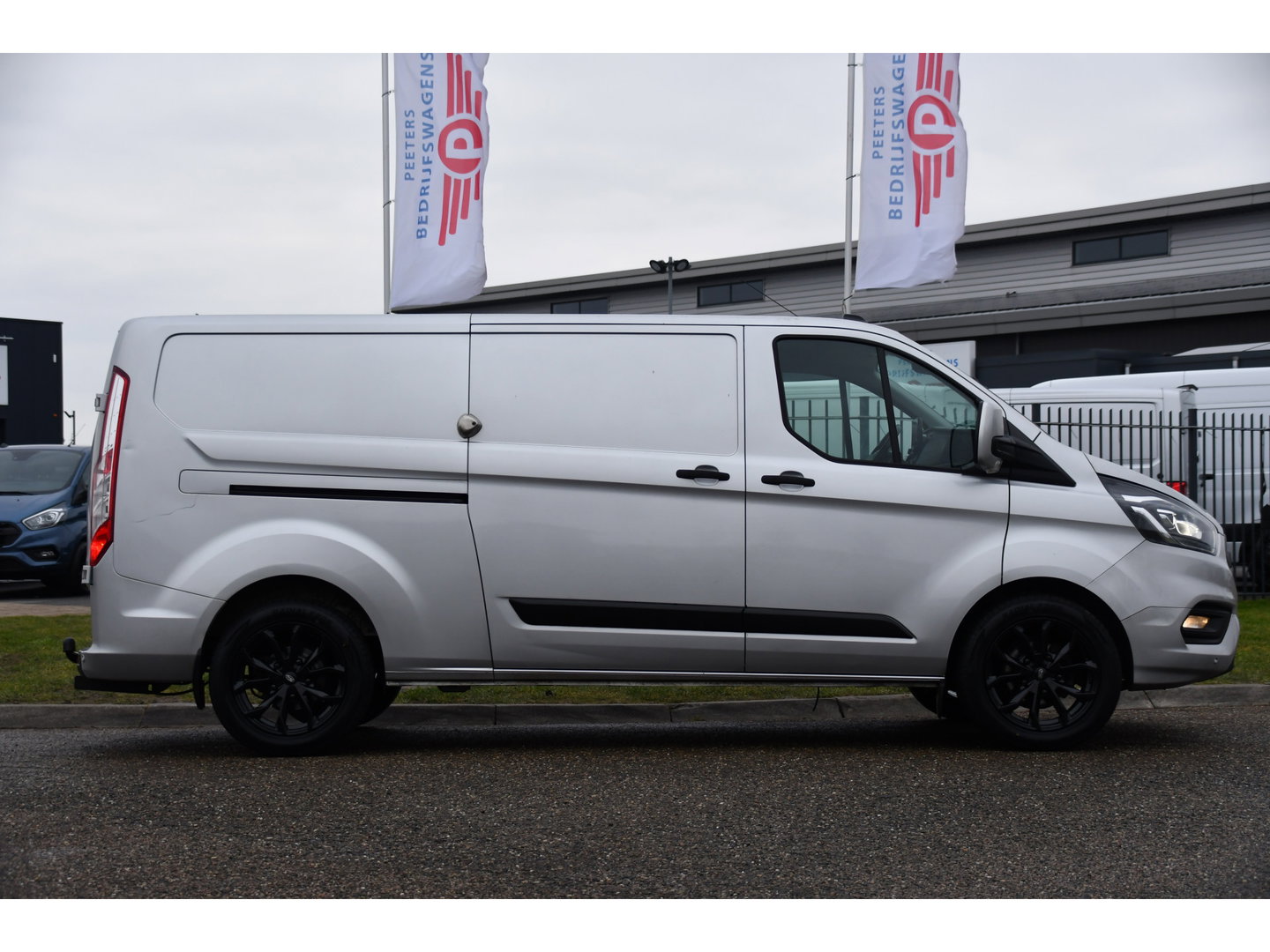 Ford Transit Custom 300 2.0 TDCI L2H1 Raptor Edition Camera, Cruise, Caprlay, Automaat, PDC, Multimedia, Stoelverwarming, Standkachel, Uniek!