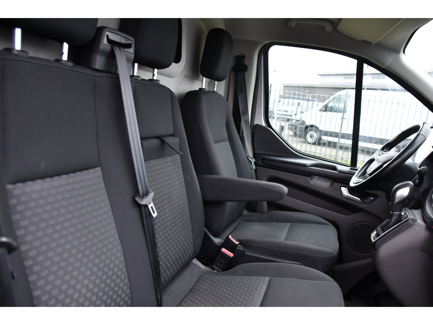 Ford Transit Custom 300 2.0 TDCI L2H1 Raptor Edition Camera, Cruise, Caprlay, Automaat, PDC, Multimedia, Stoelverwarming, Standkachel, Uniek!