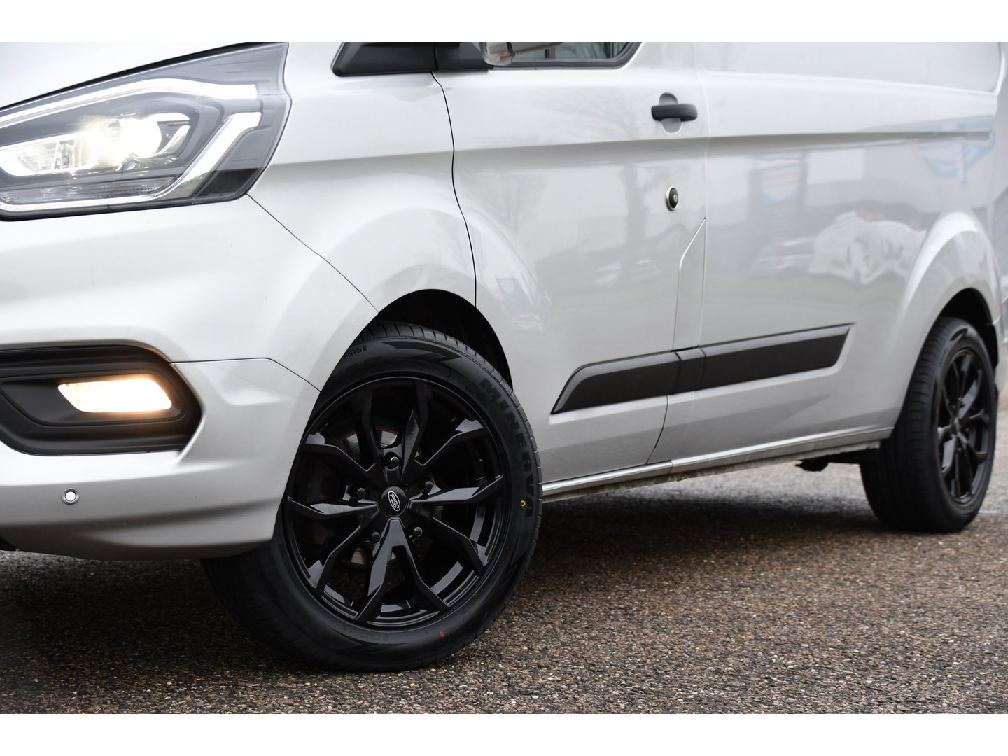Ford Transit Custom 300 2.0 TDCI L2H1 Raptor Edition Camera, Cruise, Caprlay, Automaat, PDC, Multimedia, Stoelverwarming, Standkachel, Uniek!