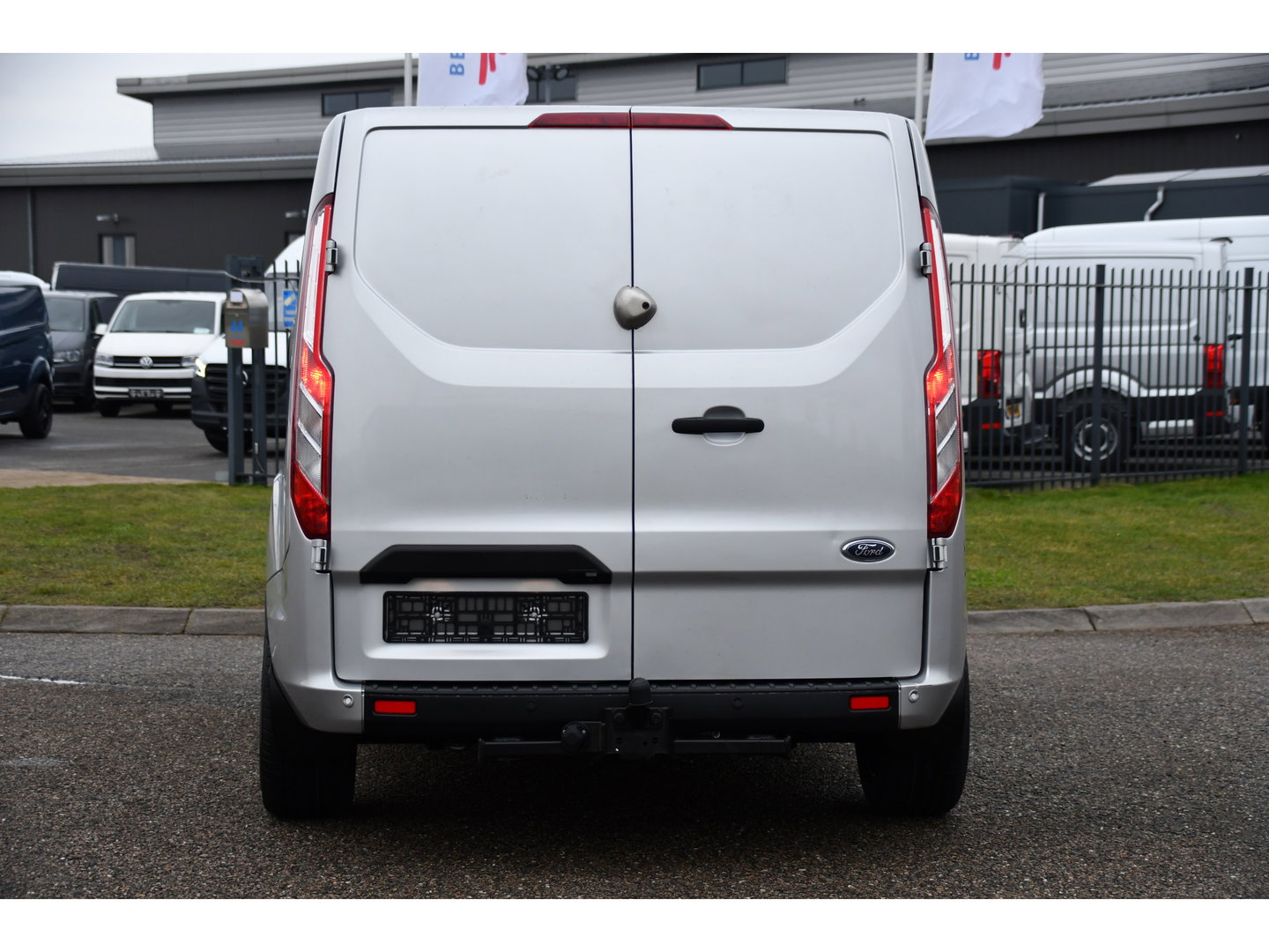 Ford Transit Custom 300 2.0 TDCI L2H1 Raptor Edition Camera, Cruise, Caprlay, Automaat, PDC, Multimedia, Stoelverwarming, Standkachel, Uniek!