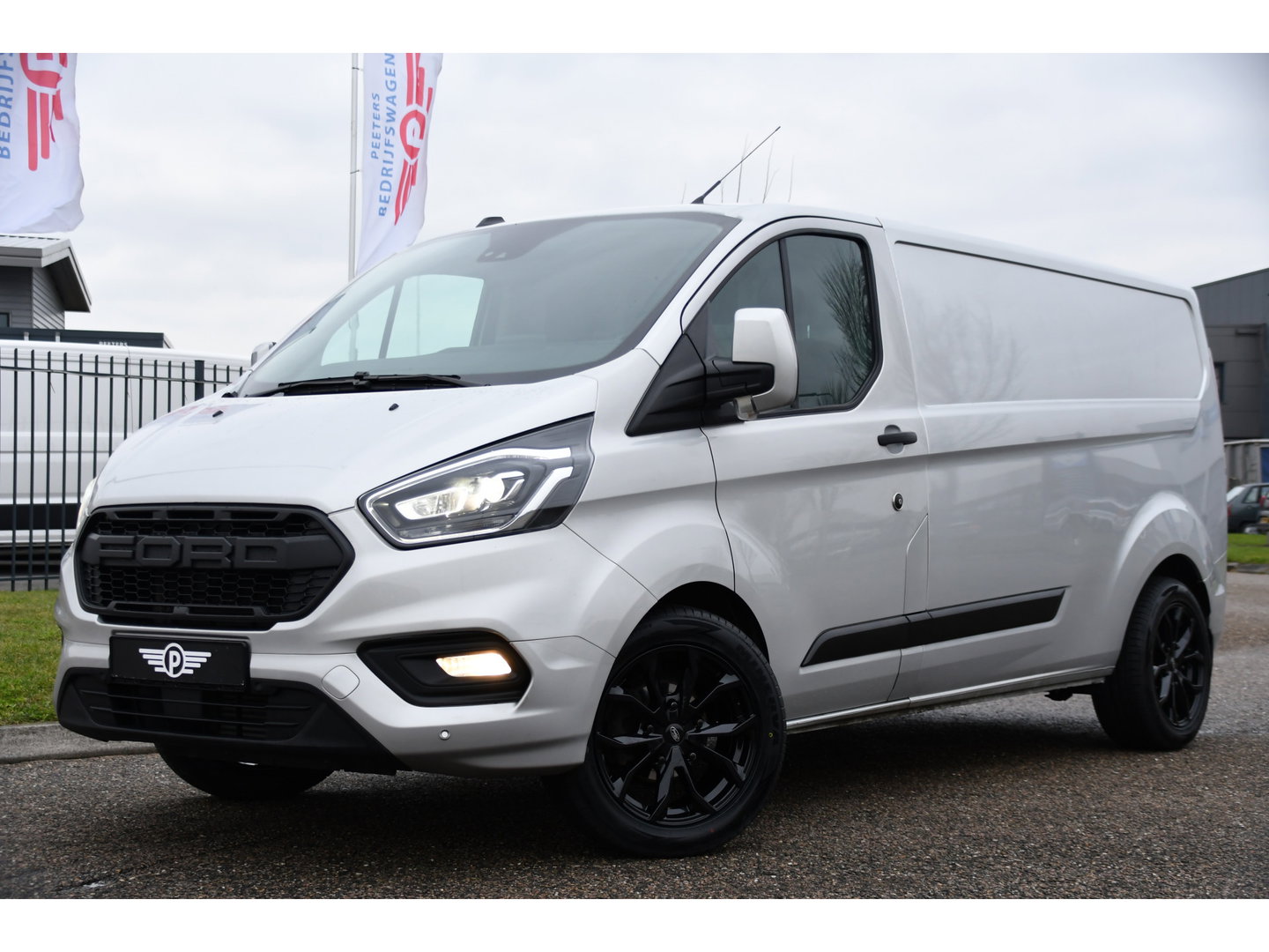Ford Transit Custom 300 2.0 TDCI L2H1 Raptor Edition Camera, Cruise, Caprlay, Automaat, PDC, Multimedia, Stoelverwarming, Standkachel, Uniek!