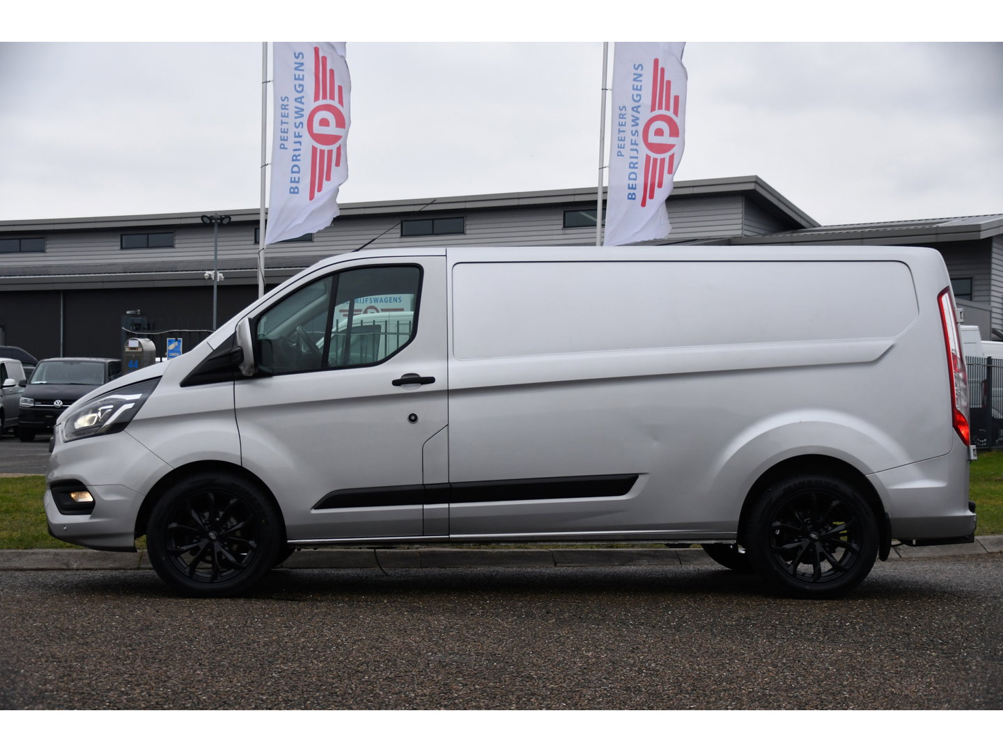 Ford Transit Custom 300 2.0 TDCI L2H1 Raptor Edition Camera, Cruise, Caprlay, Automaat, PDC, Multimedia, Stoelverwarming, Standkachel, Uniek!