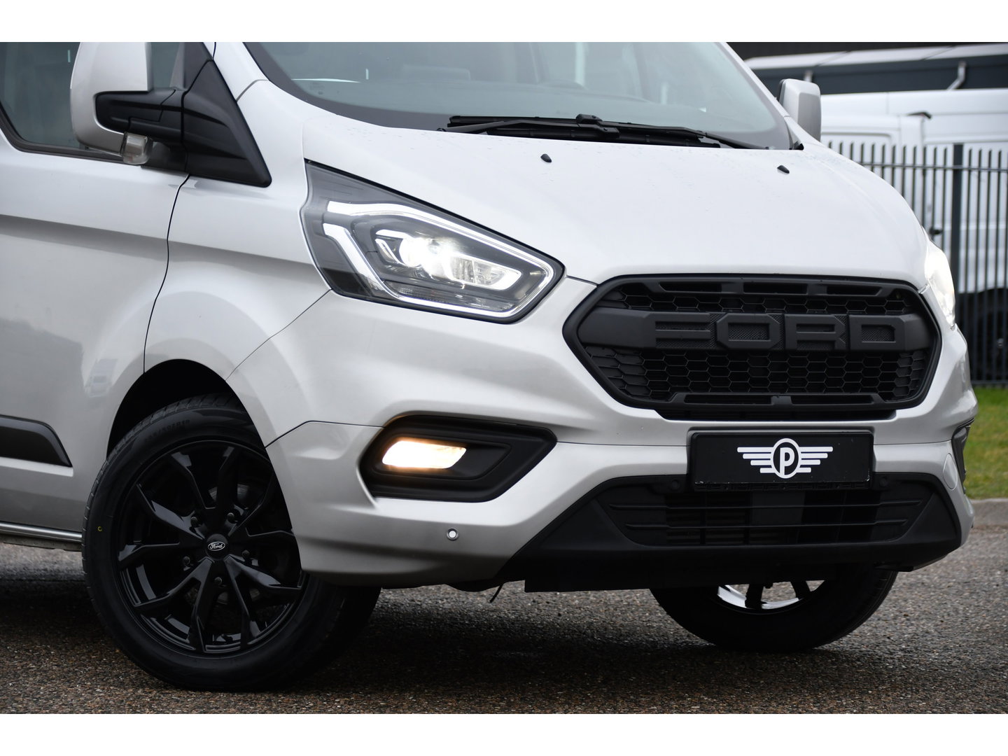 Ford Transit Custom 300 2.0 TDCI L2H1 Raptor Edition Camera, Cruise, Caprlay, Automaat, PDC, Multimedia, Stoelverwarming, Standkachel, Uniek!