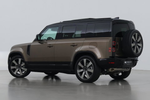 Land Rover Defender 110 P300e X-Dynamic HSE | Luchtvering | Trekhaak | Stoelventilatie | Panoramadak | 360° Camera | Koelkast | 22 Inch