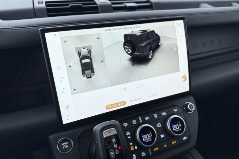 Land Rover Defender 110 P300e X-Dynamic HSE | Luchtvering | Trekhaak | Stoelventilatie | Panoramadak | 360° Camera | Koelkast | 22 Inch