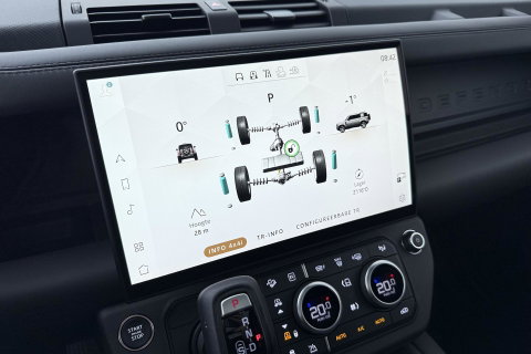 Land Rover Defender 110 P300e X-Dynamic HSE | Luchtvering | Trekhaak | Stoelventilatie | Panoramadak | 360° Camera | Koelkast | 22 Inch