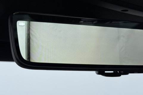 Land Rover Defender 110 P300e X-Dynamic HSE | Luchtvering | Trekhaak | Stoelventilatie | Panoramadak | 360° Camera | Koelkast | 22 Inch
