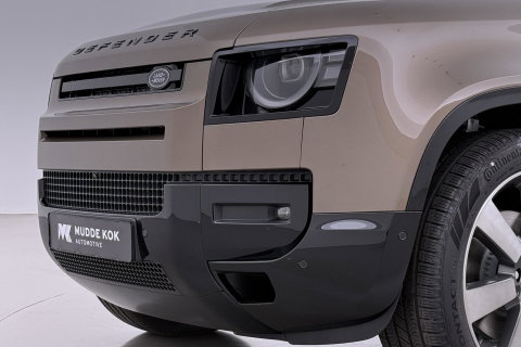 Land Rover Defender 110 P300e X-Dynamic HSE | Luchtvering | Trekhaak | Stoelventilatie | Panoramadak | 360° Camera | Koelkast | 22 Inch