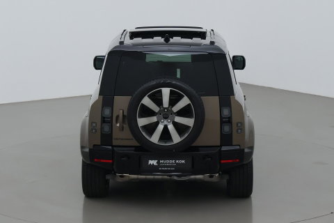 Land Rover Defender 110 P300e X-Dynamic HSE | Luchtvering | Trekhaak | Stoelventilatie | Panoramadak | 360° Camera | Koelkast | 22 Inch