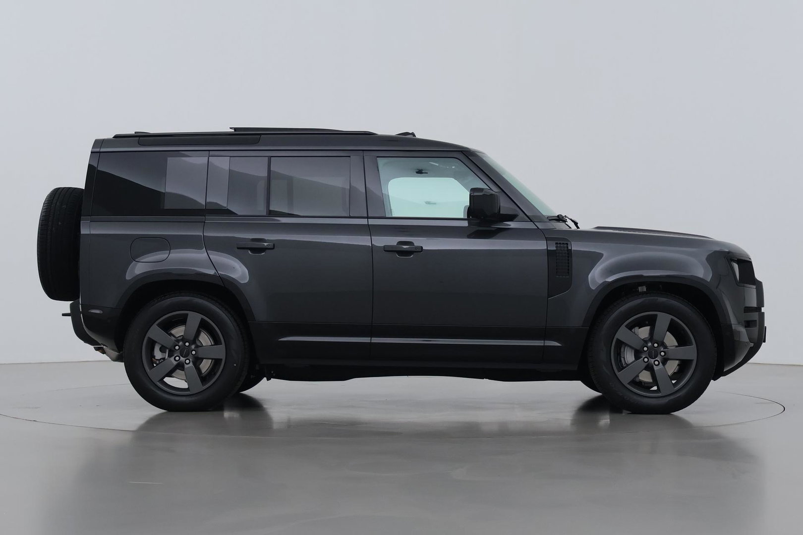 Land Rover Defender 110 P300e X-Dynamic HSE | Luchtvering | Stoelventilatie | Trekhaak | 360° Camera | Meridian | Stoel+Stuurverwarming | ACC