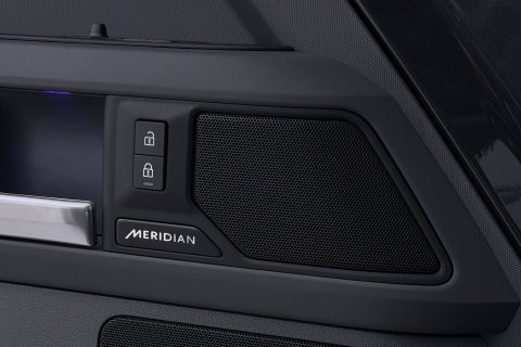 Land Rover Defender 110 P300e X-Dynamic HSE | Luchtvering | Stoelventilatie | Trekhaak | 360° Camera | Meridian | Stoel+Stuurverwarming | ACC