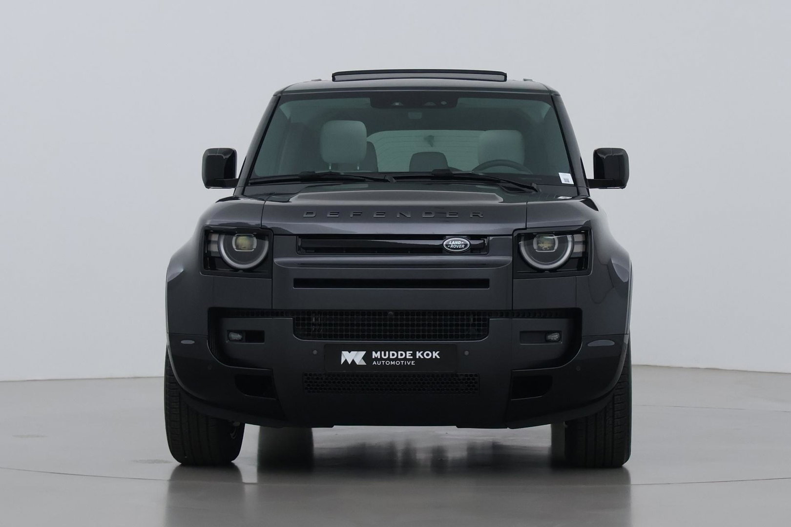 Land Rover Defender 110 P300e X-Dynamic HSE | Luchtvering | Stoelventilatie | Trekhaak | 360° Camera | Meridian | Stoel+Stuurverwarming | ACC