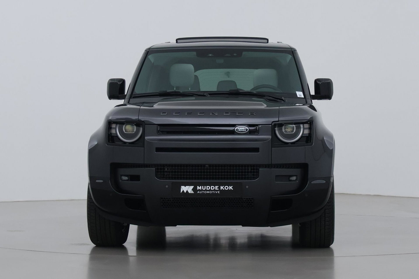 Land Rover Defender 110 P300e X-Dynamic HSE | Luchtvering | Stoelventilatie | Trekhaak | 360° Camera | Meridian | Stoel+Stuurverwarming | ACC