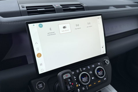 Land Rover Defender 110 P300e X-Dynamic HSE | Luchtvering | Stoelventilatie | Trekhaak | 360° Camera | Meridian | Stoel+Stuurverwarming | ACC