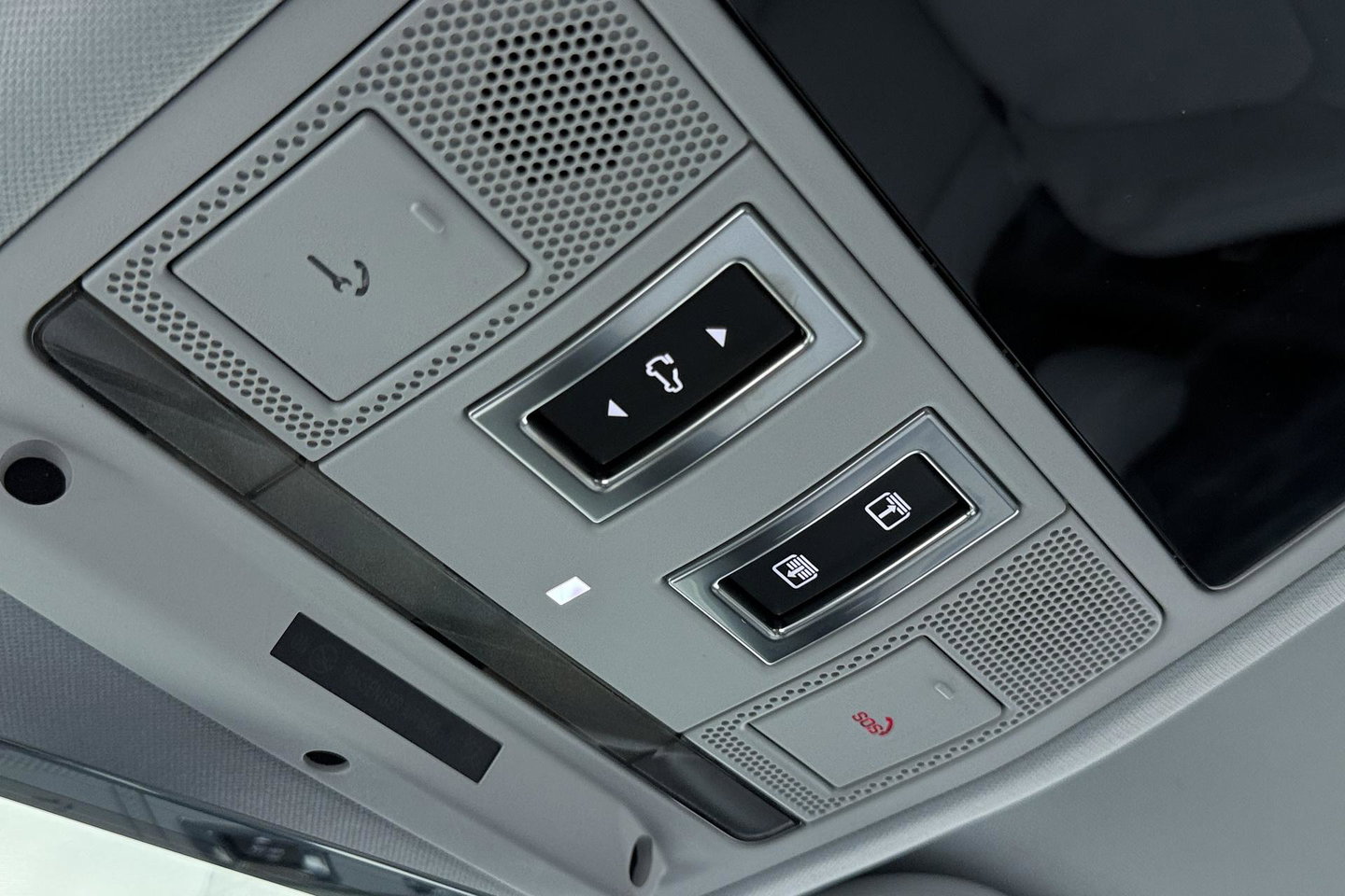 Land Rover Defender 110 P300e X-Dynamic HSE | Luchtvering | Stoelventilatie | Trekhaak | 360° Camera | Meridian | Stoel+Stuurverwarming | ACC