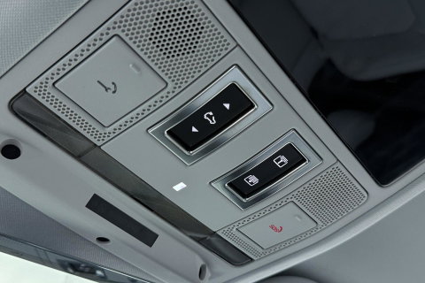 Land Rover Defender 110 P300e X-Dynamic HSE | Luchtvering | Stoelventilatie | Trekhaak | 360° Camera | Meridian | Stoel+Stuurverwarming | ACC