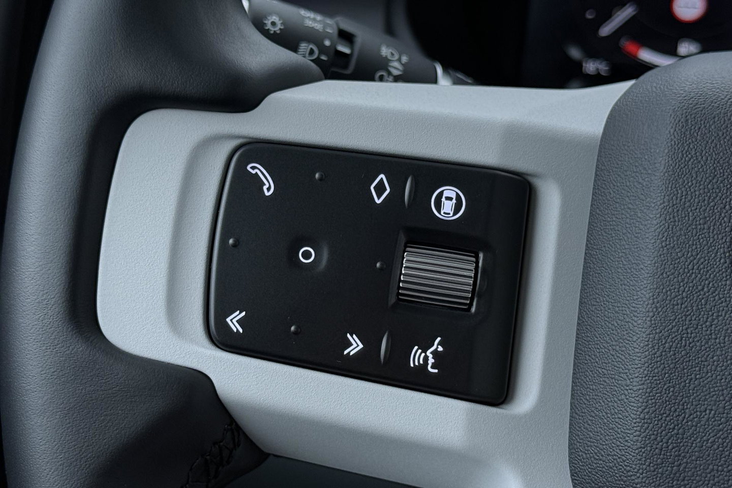 Land Rover Defender 110 P300e X-Dynamic HSE | Luchtvering | Stoelventilatie | Trekhaak | 360° Camera | Meridian | Stoel+Stuurverwarming | ACC