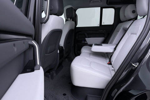 Land Rover Defender 110 P300e X-Dynamic HSE | Luchtvering | Stoelventilatie | Trekhaak | 360° Camera | Meridian | Stoel+Stuurverwarming | ACC
