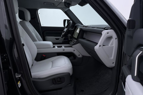 Land Rover Defender 110 P300e X-Dynamic HSE | Luchtvering | Stoelventilatie | Trekhaak | 360° Camera | Meridian | Stoel+Stuurverwarming | ACC
