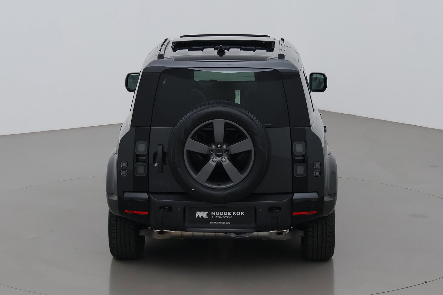 Land Rover Defender 110 P300e X-Dynamic HSE | Luchtvering | Stoelventilatie | Trekhaak | 360° Camera | Meridian | Stoel+Stuurverwarming | ACC