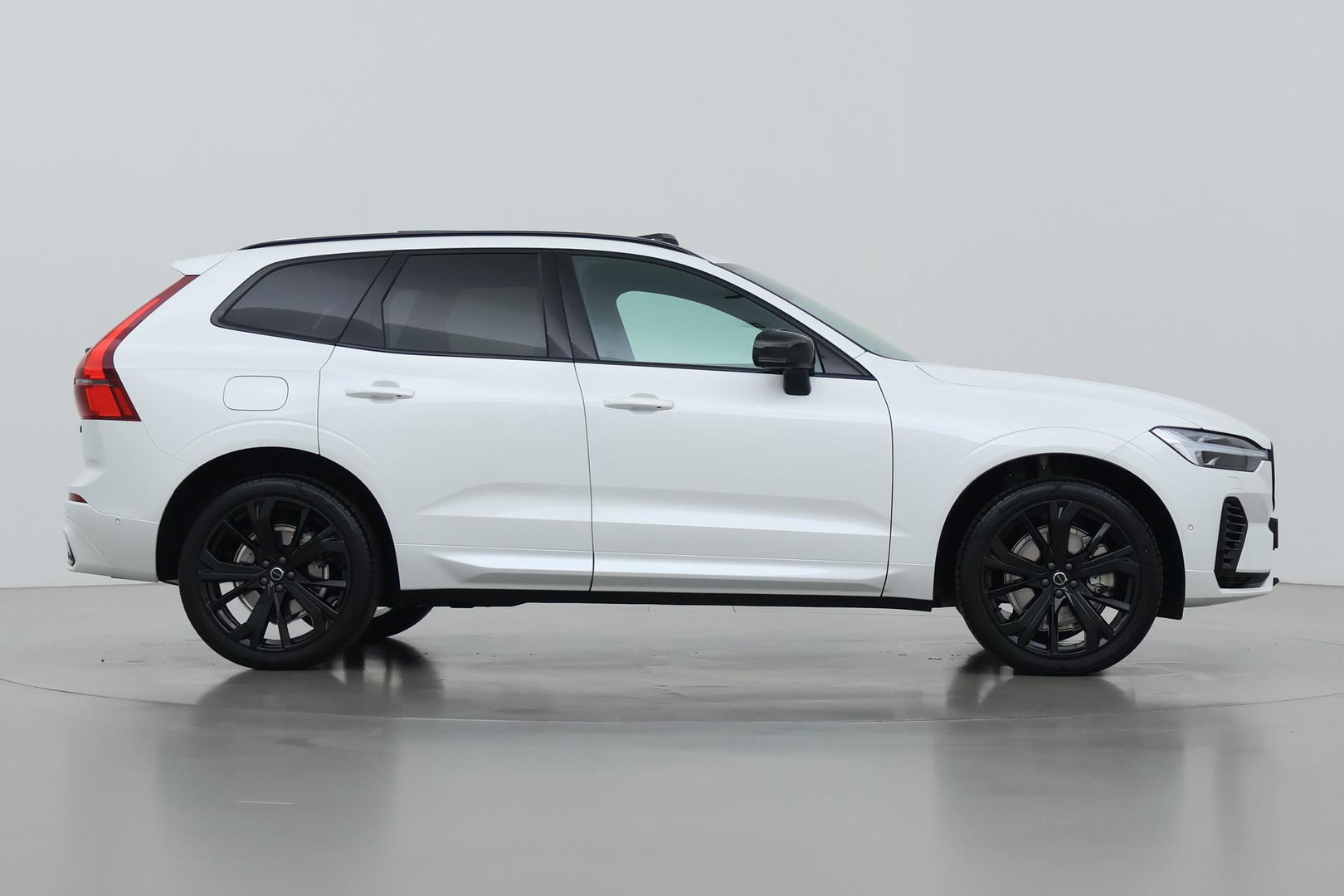 Volvo XC60 T6 Plus Black Edition | Harman/Kardon | Pilot Assist | Panoramadak | 360° Camera | Head-Up | Stoel+Stuurverwarming | 21 Inch
