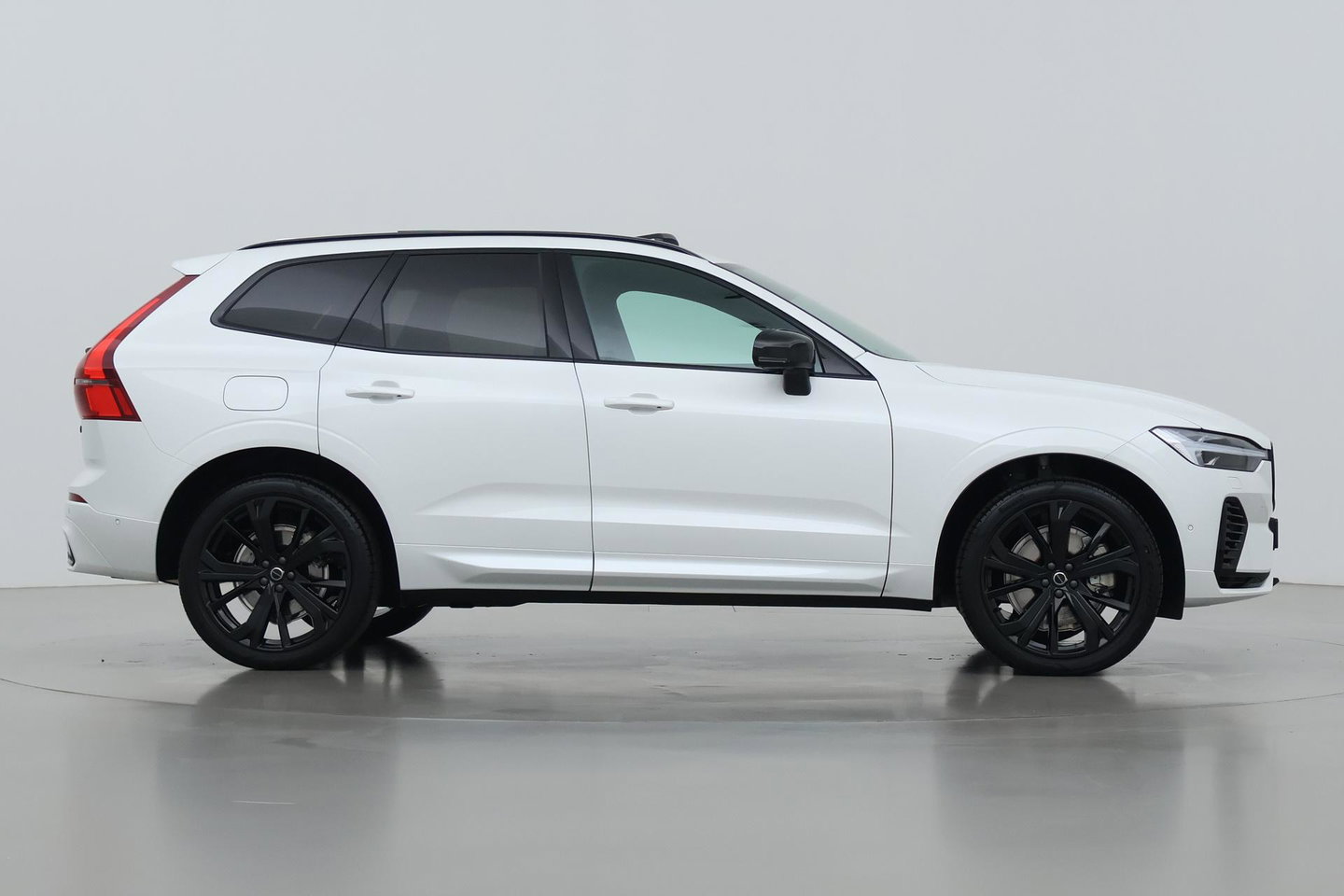 Volvo XC60 T6 Plus Black Edition | Harman/Kardon | Pilot Assist | Panoramadak | 360° Camera | Head-Up | Stoel+Stuurverwarming | 21 Inch
