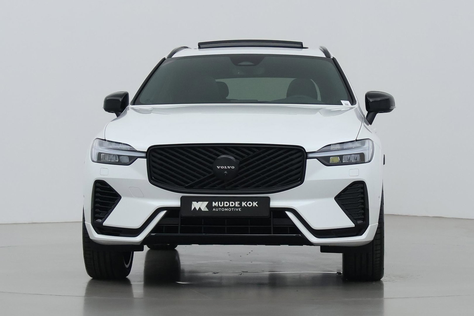 Volvo XC60 T6 Plus Black Edition | Harman/Kardon | Pilot Assist | Panoramadak | 360° Camera | Head-Up | Stoel+Stuurverwarming | 21 Inch