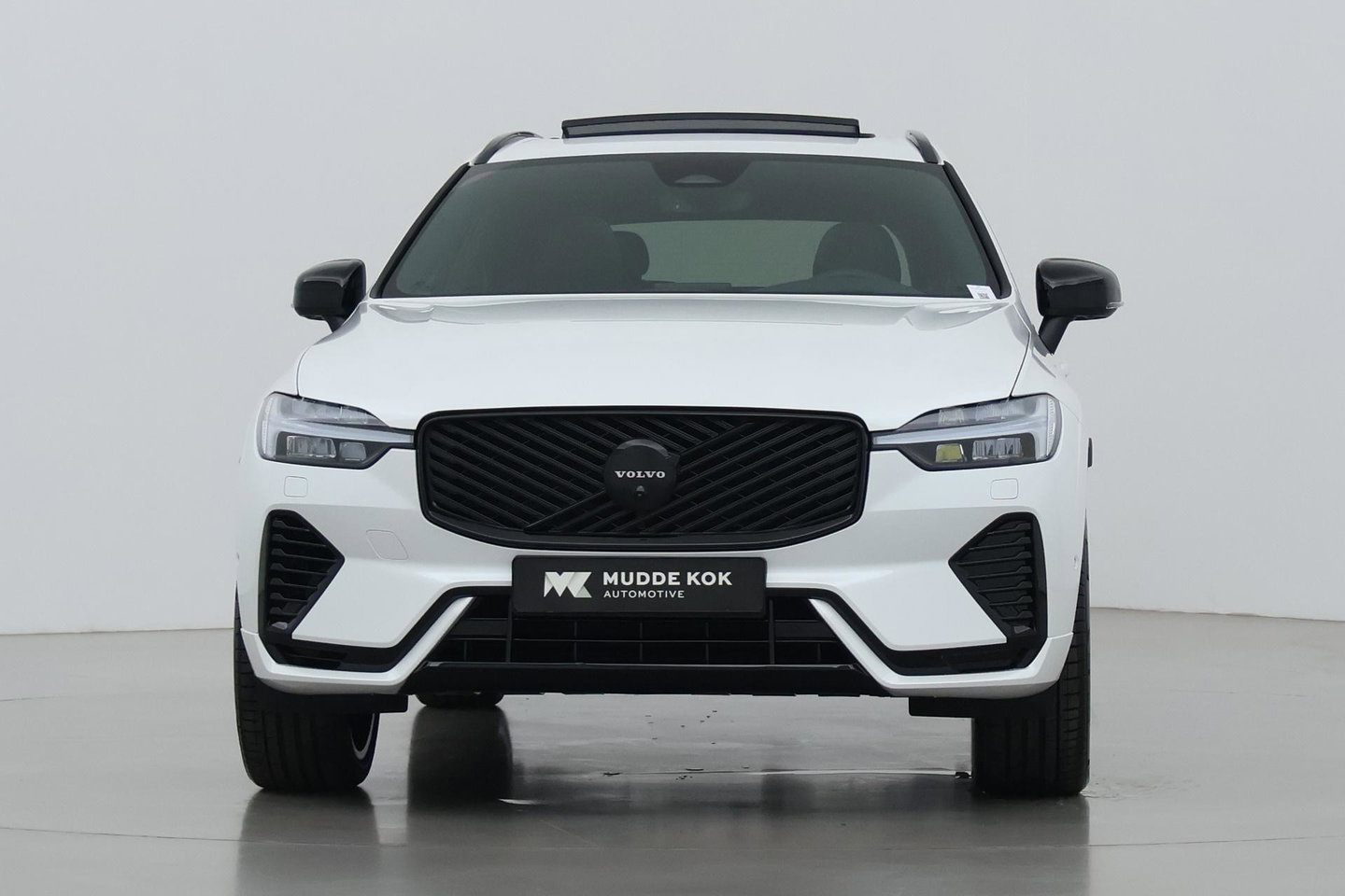 Volvo XC60 T6 Plus Black Edition | Harman/Kardon | Pilot Assist | Panoramadak | 360° Camera | Head-Up | Stoel+Stuurverwarming | 21 Inch