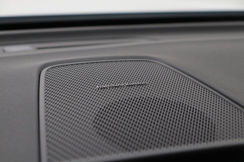 Volvo XC60 T6 Plus Black Edition | Harman/Kardon | Pilot Assist | Panoramadak | 360° Camera | Head-Up | Stoel+Stuurverwarming | 21 Inch