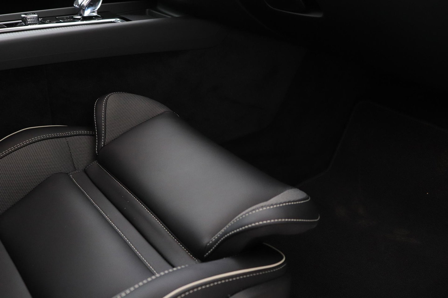 Volvo XC60 T6 Plus Black Edition | Harman/Kardon | Pilot Assist | Panoramadak | 360° Camera | Head-Up | Stoel+Stuurverwarming | 21 Inch