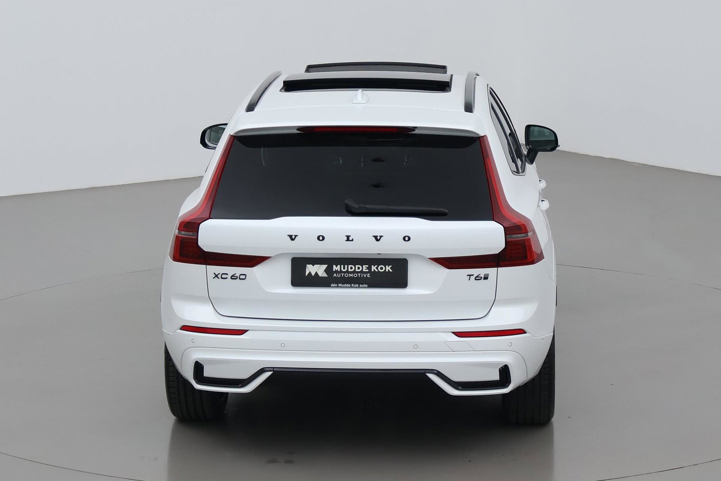 Volvo XC60 T6 Plus Black Edition | Harman/Kardon | Pilot Assist | Panoramadak | 360° Camera | Head-Up | Stoel+Stuurverwarming | 21 Inch