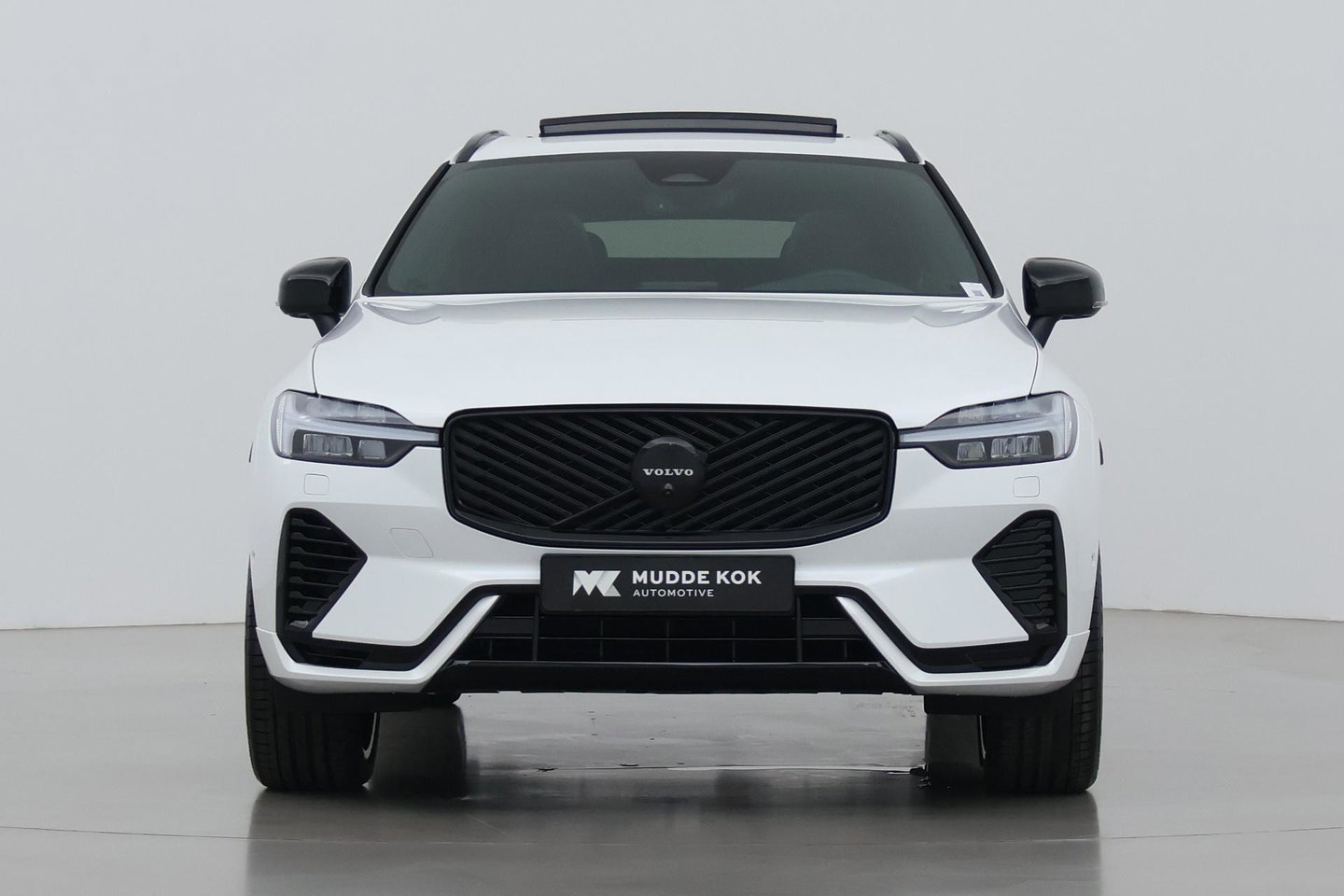 Volvo XC60 T6 Plus Black Edition | Harman/Kardon | Pilot Assist | Panoramadak | 360° Camera | Head-Up | Stoel+Stuurverwarming | 21 Inch