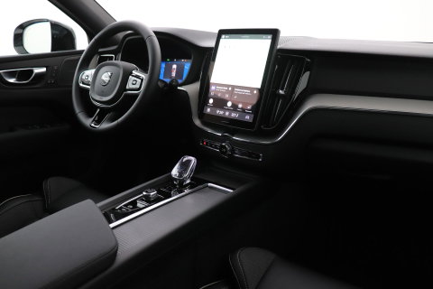 Volvo XC60 T6 Plus Black Edition | Harman/Kardon | Pilot Assist | Panoramadak | 360° Camera | Head-Up | Stoel+Stuurverwarming | 21 Inch