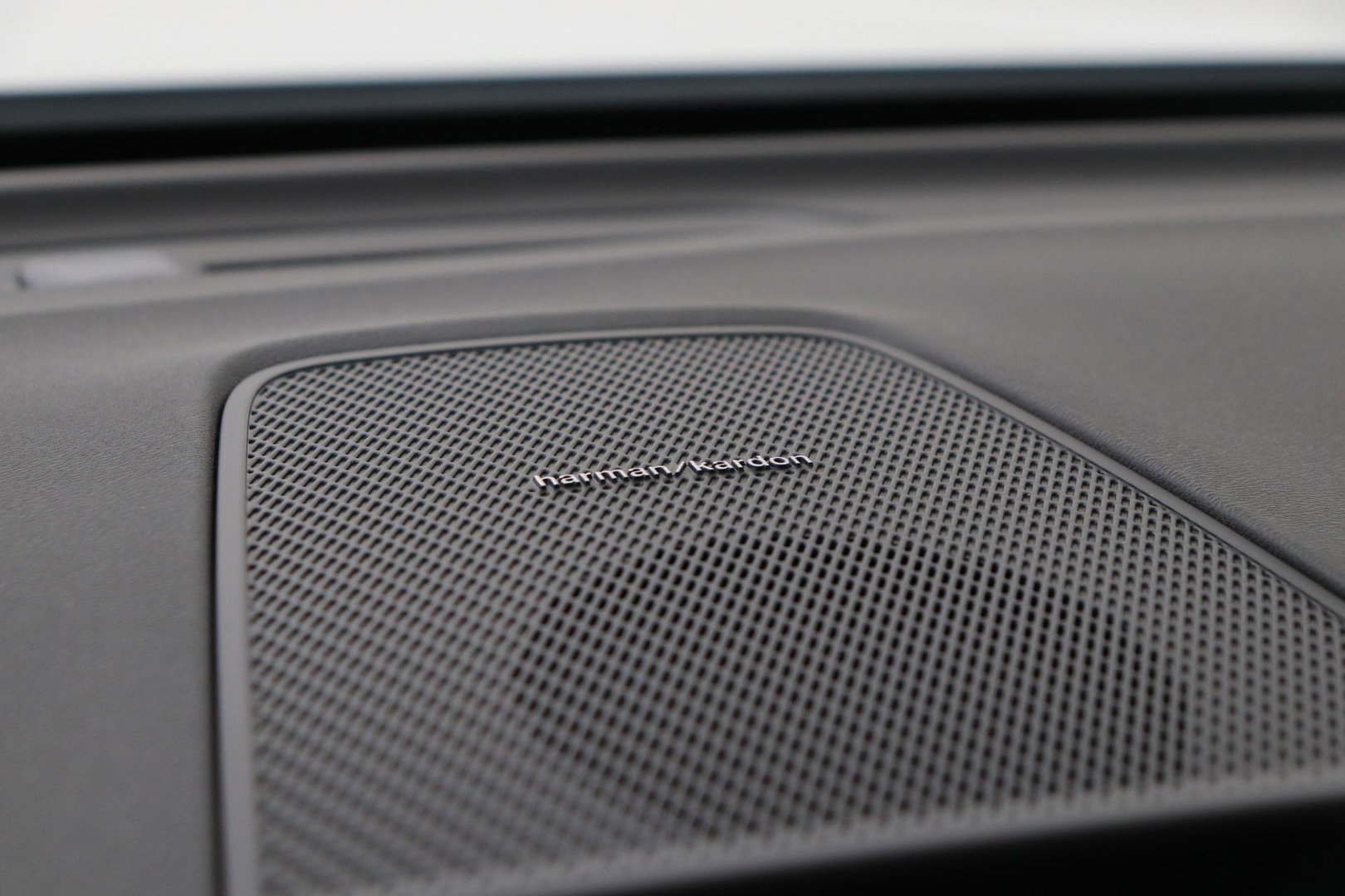 Volvo XC60 T6 Plus Black Edition | Harman/Kardon | Pilot Assist | Panoramadak | 360° Camera | Head-Up | Stoel+Stuurverwarming | 21 Inch
