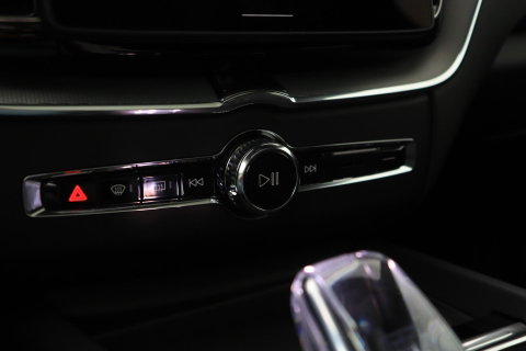 Volvo XC60 T6 Plus Black Edition | Harman/Kardon | Pilot Assist | Panoramadak | 360° Camera | Head-Up | Stoel+Stuurverwarming | 21 Inch