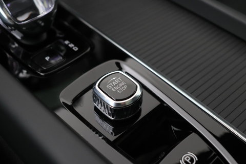 Volvo XC60 T6 Plus Black Edition | Harman/Kardon | Pilot Assist | Panoramadak | 360° Camera | Head-Up | Stoel+Stuurverwarming | 21 Inch