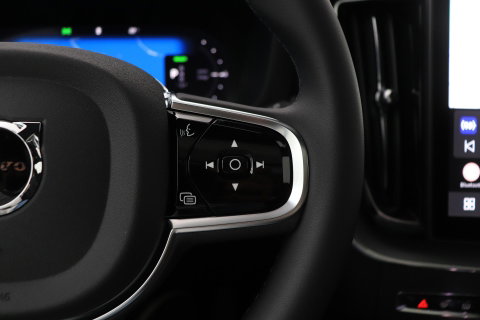 Volvo XC60 T6 Plus Black Edition | Harman/Kardon | Pilot Assist | Panoramadak | 360° Camera | Head-Up | Stoel+Stuurverwarming | 21 Inch
