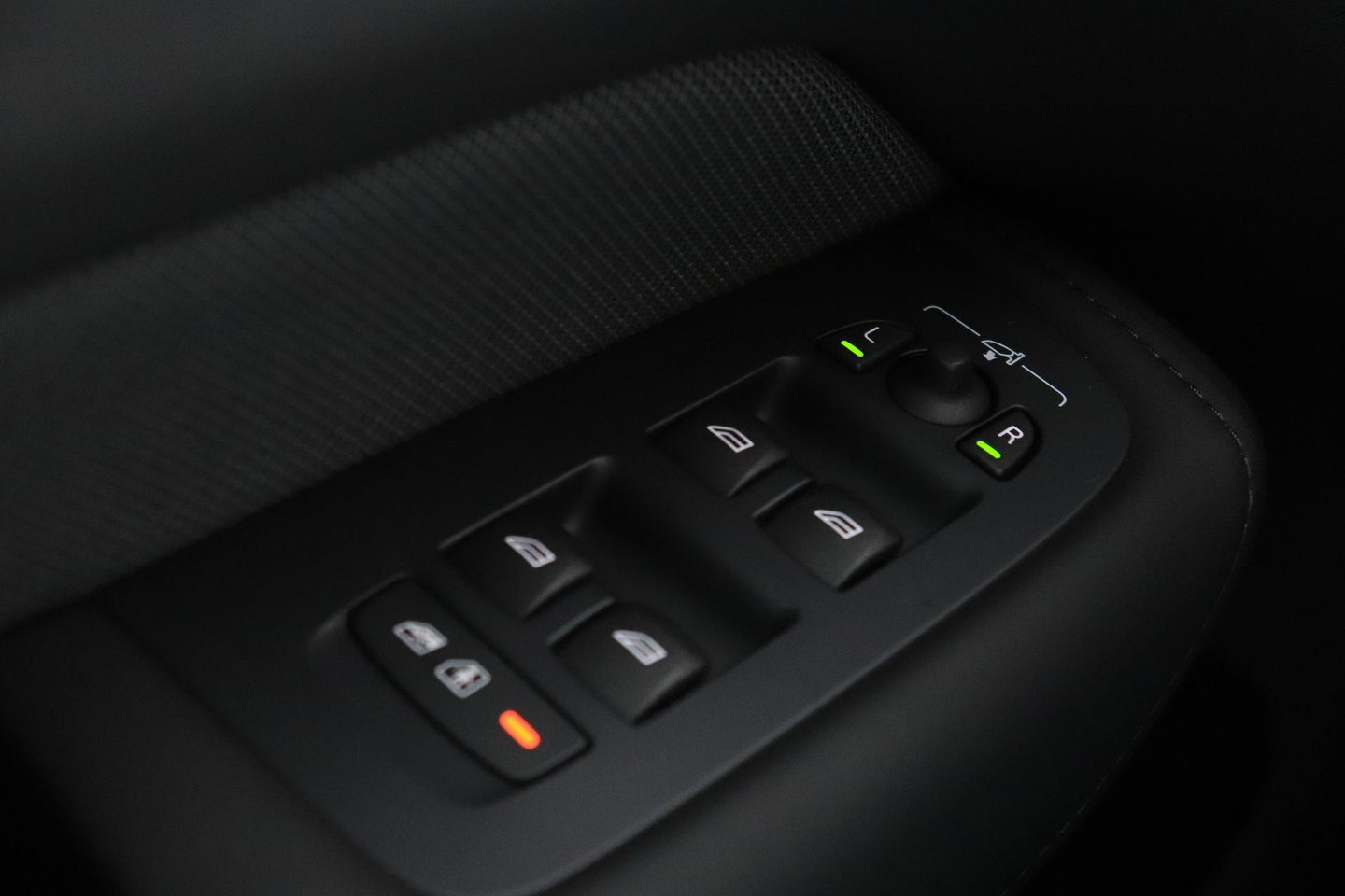 Volvo XC60 T6 Plus Black Edition | Harman/Kardon | Pilot Assist | Panoramadak | 360° Camera | Head-Up | Stoel+Stuurverwarming | 21 Inch