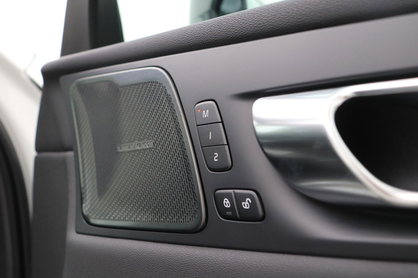 Volvo XC60 T6 Plus Black Edition | Harman/Kardon | Pilot Assist | Panoramadak | 360° Camera | Head-Up | Stoel+Stuurverwarming | 21 Inch