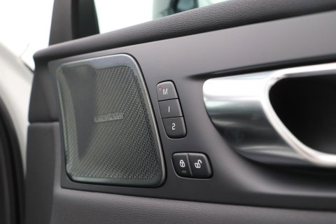 Volvo XC60 T6 Plus Black Edition | Harman/Kardon | Pilot Assist | Panoramadak | 360° Camera | Head-Up | Stoel+Stuurverwarming | 21 Inch