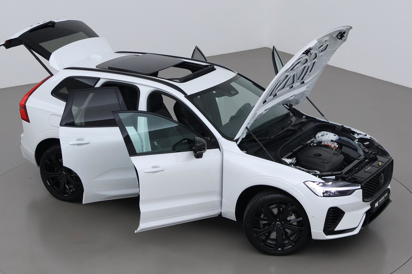 Volvo XC60 T6 Plus Black Edition | Harman/Kardon | Pilot Assist | Panoramadak | 360° Camera | Head-Up | Stoel+Stuurverwarming | 21 Inch