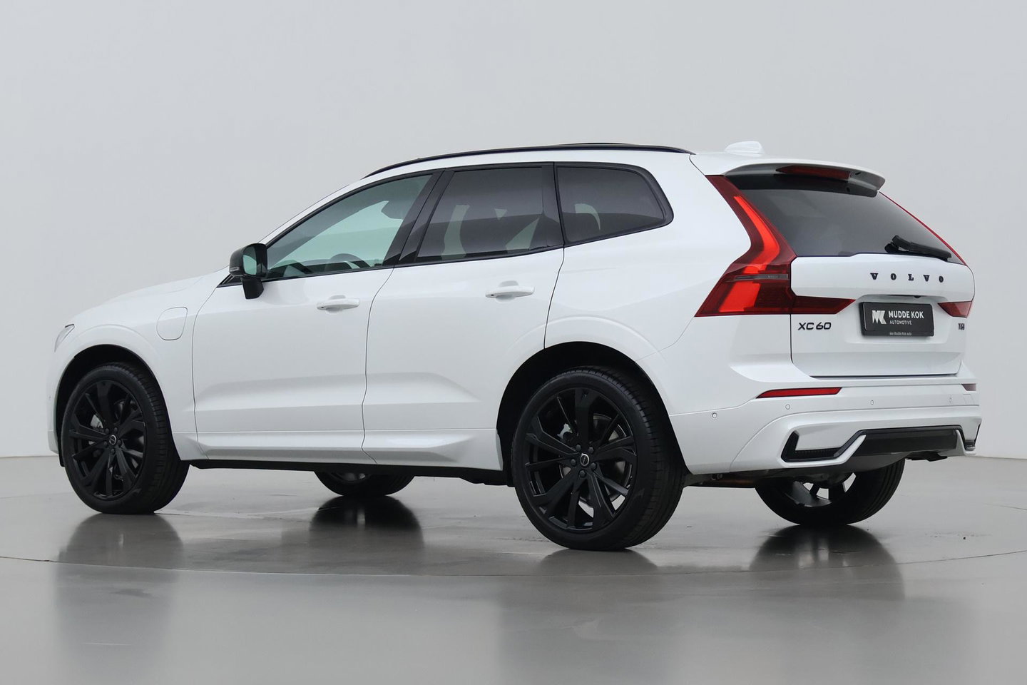 Volvo XC60 T6 Plus Black Edition | Harman/Kardon | Pilot Assist | Panoramadak | 360° Camera | Head-Up | Stoel+Stuurverwarming | 21 Inch