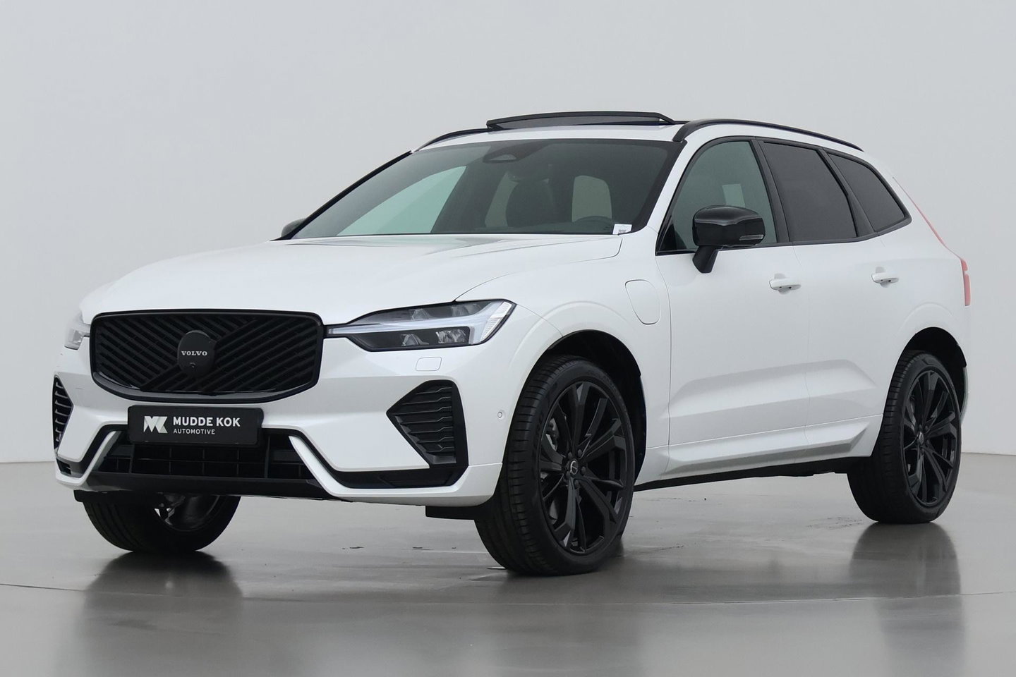 Volvo XC60 T6 Plus Black Edition | Harman/Kardon | Pilot Assist | Panoramadak | 360° Camera | Head-Up | Stoel+Stuurverwarming | 21 Inch