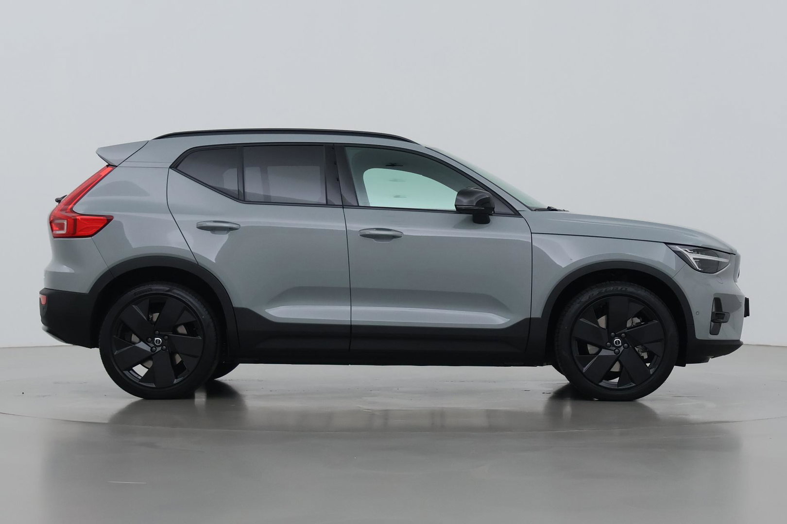 Volvo EX40 Single Motor Extended Range Plus Black Edition | 82 kWh | Harman/Kardon | 360° Camera | Warmtepomp | Memory | Stoel+Stuurverwarming | 20 Inch