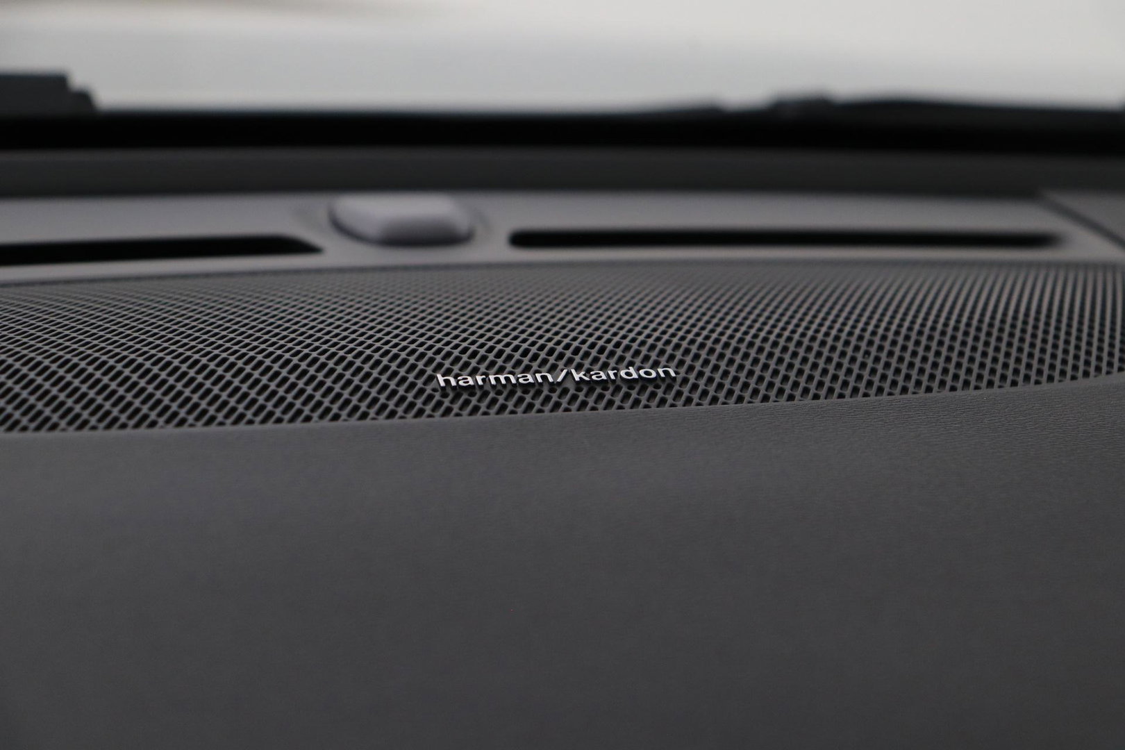 Volvo EX40 Single Motor Extended Range Plus Black Edition | 82 kWh | Harman/Kardon | 360° Camera | Warmtepomp | Memory | Stoel+Stuurverwarming | 20 Inch