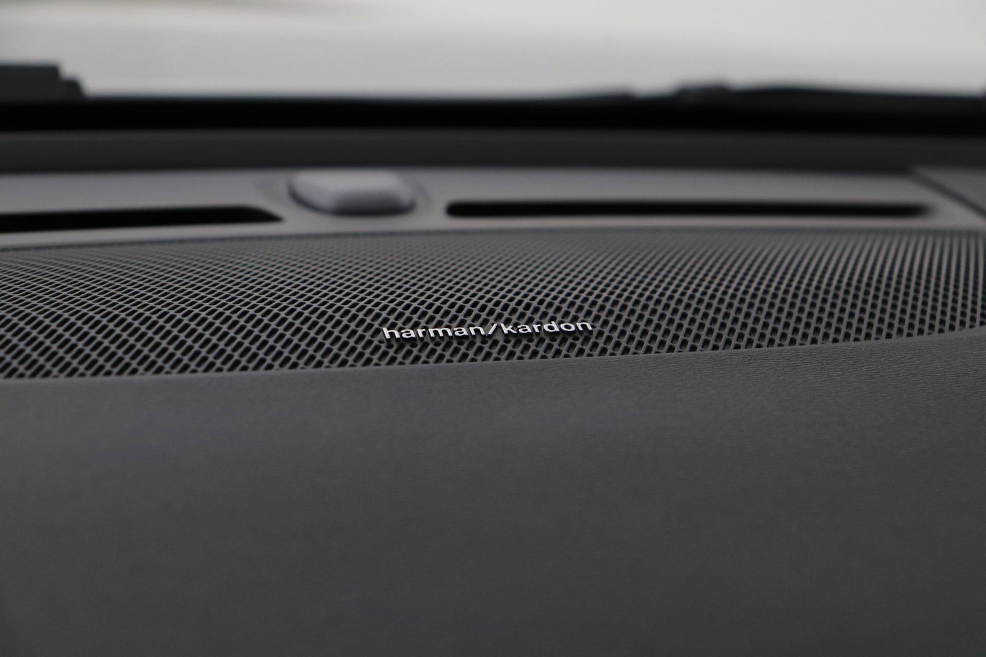 Volvo EX40 Single Motor Extended Range Plus Black Edition | 82 kWh | Harman/Kardon | 360° Camera | Warmtepomp | Memory | Stoel+Stuurverwarming | 20 Inch
