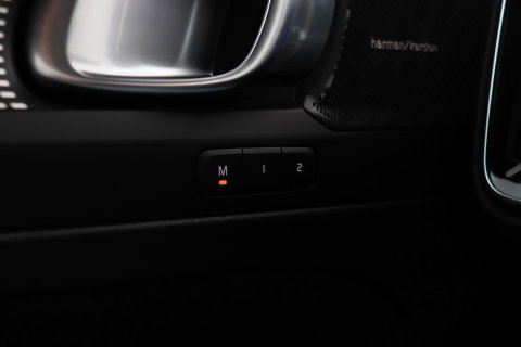 Volvo EX40 Single Motor Extended Range Plus Black Edition | 82 kWh | Harman/Kardon | 360° Camera | Warmtepomp | Memory | Stoel+Stuurverwarming | 20 Inch