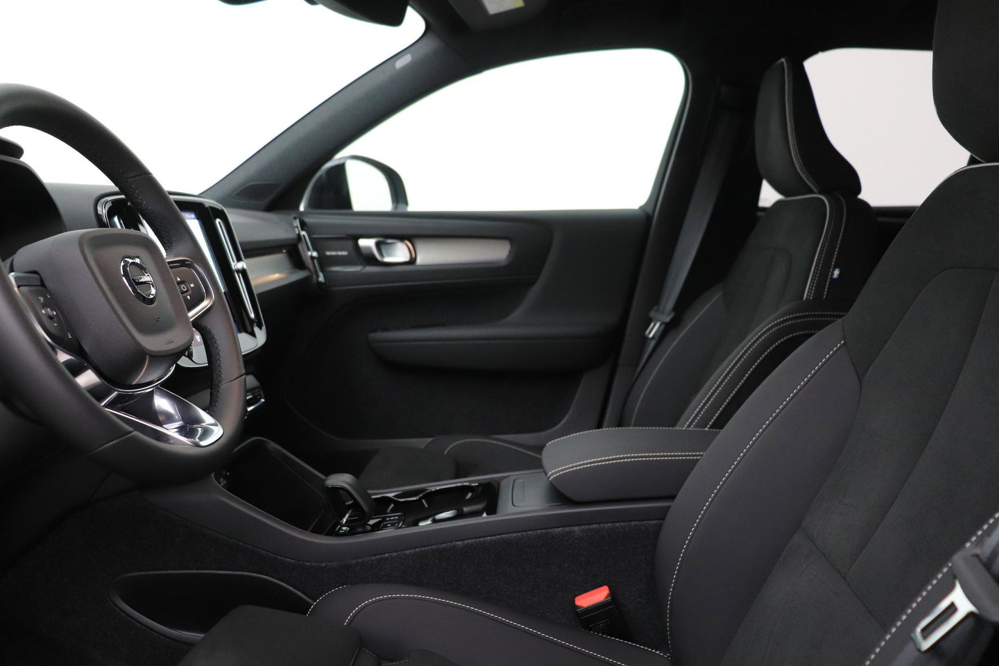 Volvo EX40 Single Motor Extended Range Plus Black Edition | 82 kWh | Harman/Kardon | 360° Camera | Warmtepomp | Memory | Stoel+Stuurverwarming | 20 Inch